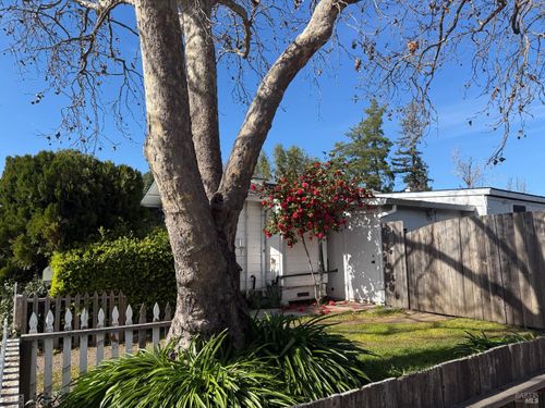 472 Church St, Sonoma, CA, 95476-6515 | Card Image
