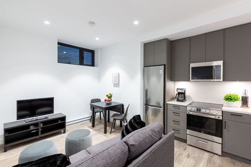 3256 W 16th Ave, Vancouver, BC, V6K3E3 | Card Image