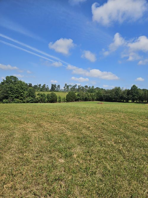 425 Nubia Rd, Westmoreland, TN, 37186-5353 | Card Image