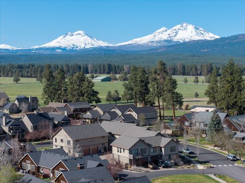 370 S Pine Meadow St, Sisters, OR, 97759-2527 | Card Image