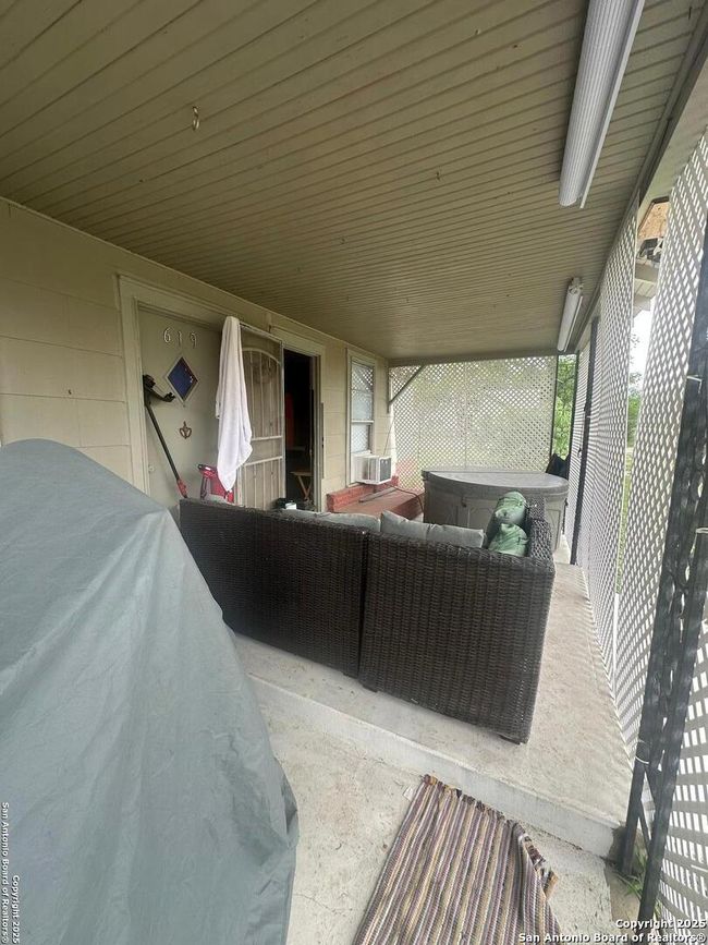 619 Pecan St, House other with 3 bedrooms, 1 bathrooms and null parking in Sabinal TX | Image 10