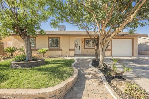 5705 Stallion Ave, Las Vegas, NV, 89108-3720 | Card Image