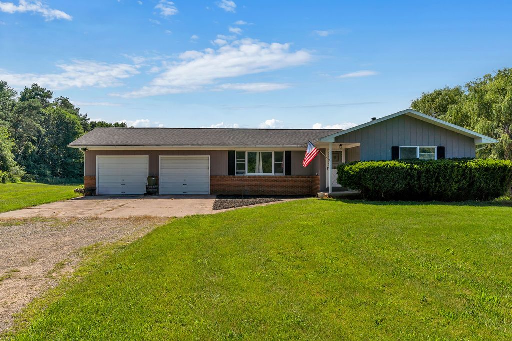 Bradley Rd, Gregory, MI 48137