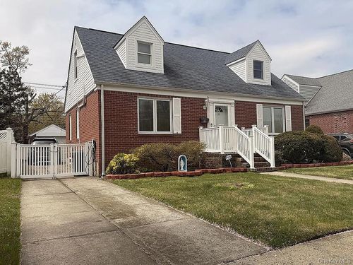 35 Rose Ln, New Hyde Park, NY, 11040-1965 | Card Image