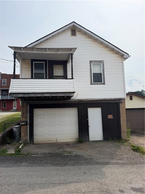 204 1/2 Longfellow St, Vandergrift, PA, 15690-1445 | Card Image