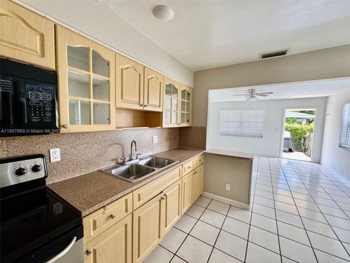 718-718 Sw 7th St, Hallandale Beach, FL, 33009-6911 | Card Image