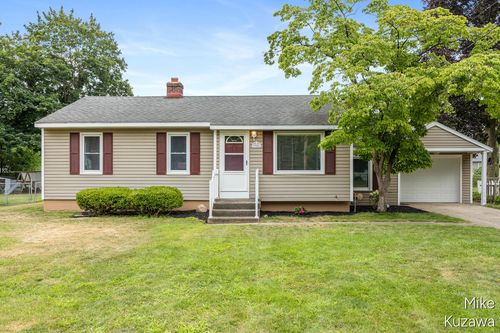 3901 Suburban Shores Dr Ne, Grand Rapids, MI, 49525-1840 | Card Image