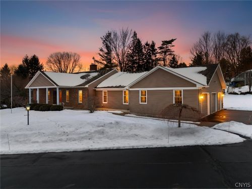 8205 Duvall Cir, Manlius, NY, 13104-9427 | Card Image