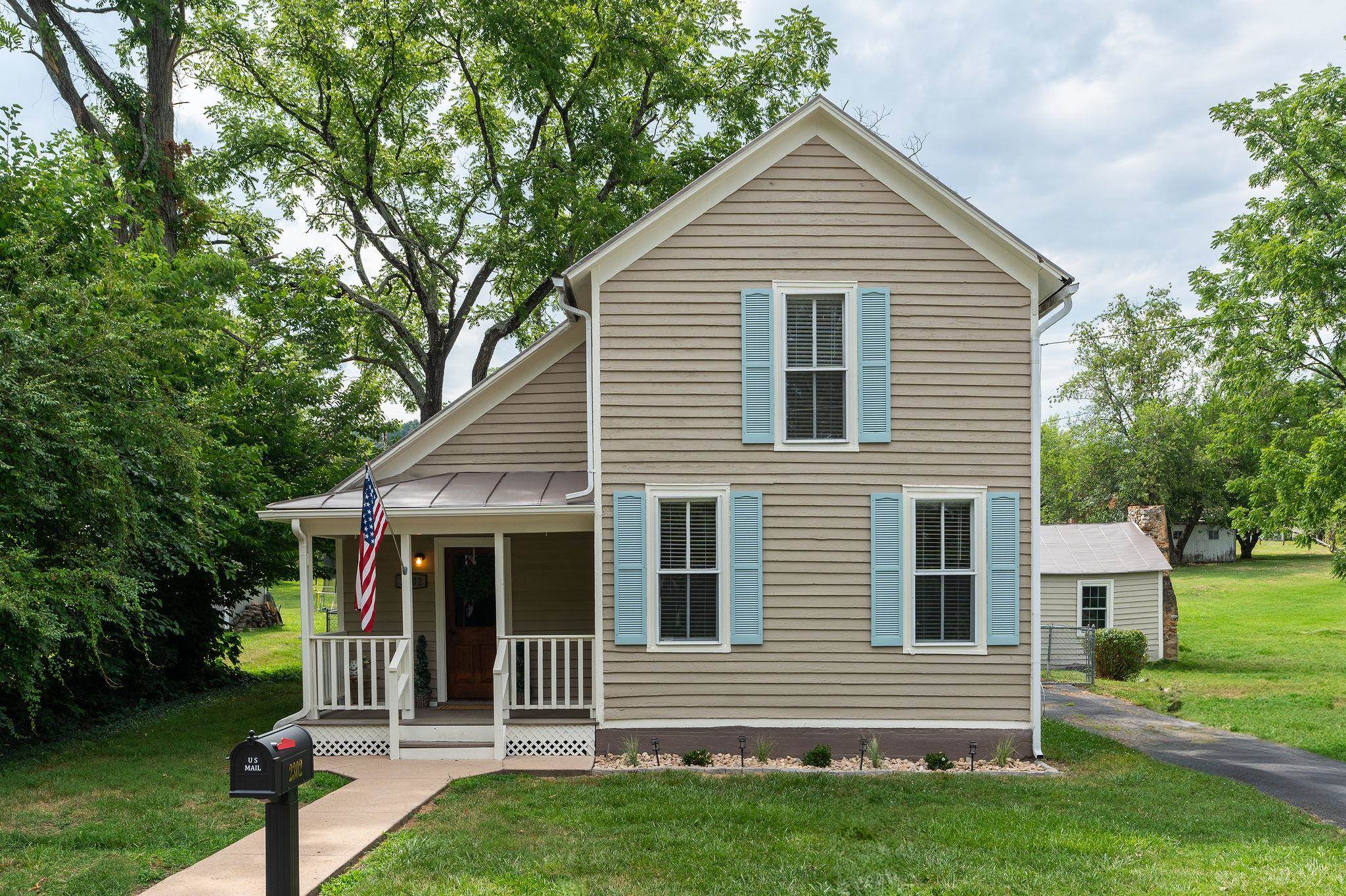 Lee Hwy, Mount Sidney, VA 24467