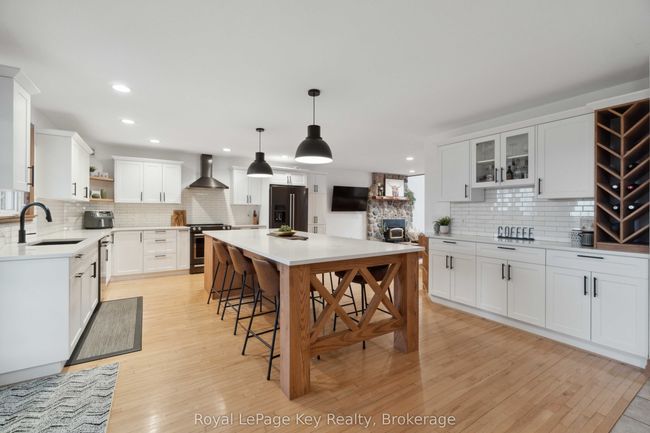 1949 Michigan Line, House other with 3 bedrooms, 3 bathrooms and 6 parking in Sarnia ON | Image 8