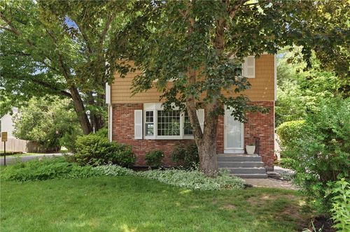 10 Sprague St, Cumberland, RI, 02864-2513 | Card Image