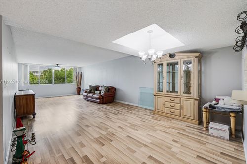 218-6698 10th Ave N, Lake Worth, FL, 33467-1471 | Card Image