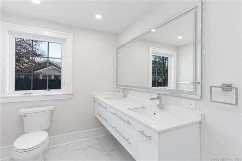 40 Poe Ct, Fairfield, CT, 06825-4753 | Card Image