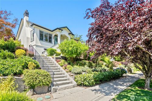 5229 39th Ave Ne, Seattle, WA, 98105-3039 | Card Image