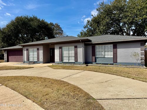 1315 Sussex Dr, Ocean Springs, MS, 39564-3326 | Card Image