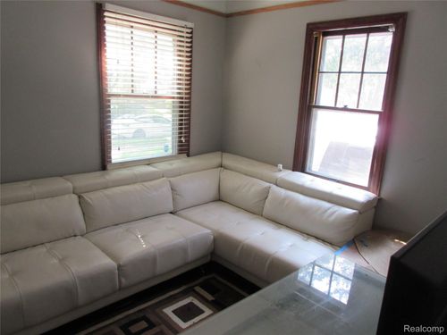 15785 Rutherford St, Detroit, MI, 48227-1923 | Card Image