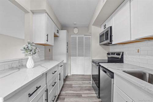 d4a-208 Harris Rd, Bedford Hills, NY, 10507-2125 | Card Image