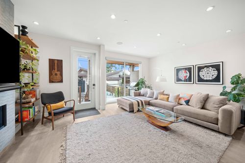 413 W Keith Rd, North Vancouver, BC, V7M | Card Image