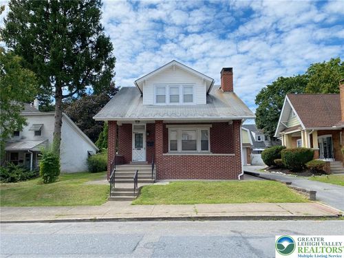 820 Club Ave, Allentown, PA, 18109-2417 | Card Image