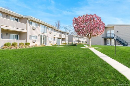 apt-b6-365 Route 111, Smithtown, NY, 11787-4742 | Card Image