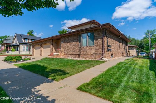 524 2nd Ave W, Dickinson, ND, 58601-4313 | Card Image