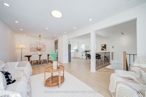 99 Heaslip Terr, Scarborough, ON, M1T1W8 | Card Image