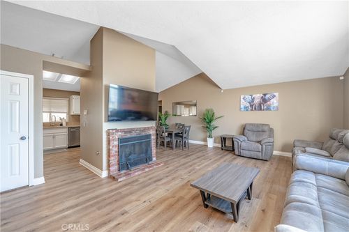 18252 Sequoia St, Hesperia, CA, 92345-4944 | Card Image