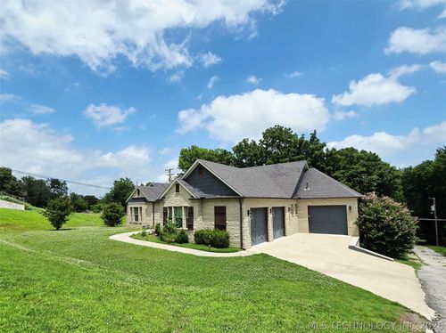 1715 Blue Starr Dr, Claremore, OK, 74017-3240 | Card Image