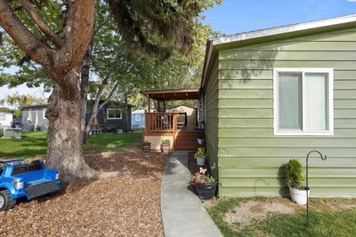 1724 W 45th Ave, Home with 4 bedrooms, 2 bathrooms and null parking in Kennewick WA | Image 1