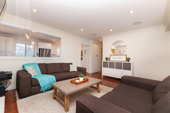 11685 Steeves St, House other with 3 bedrooms, 1 bathrooms and 6 parking in Maple Ridge BC | Image 4