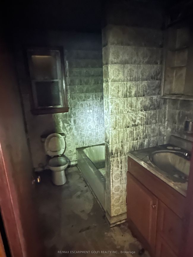 59 St Matthews Ave, House other with 0 bedrooms, 0 bathrooms and 2 parking in Hamilton ON | Image 17