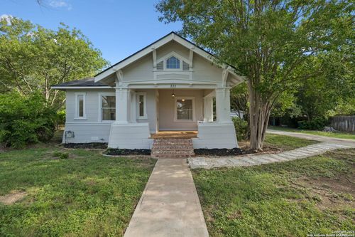233 May St, Castroville, TX, 78009-5018 | Card Image