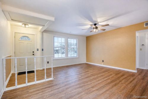 19305 Wall St, Melvindale, MI, 48122-1876 | Card Image