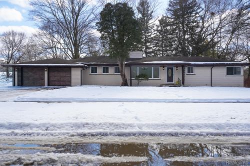 19041 Bungalow Dr, Lathrup Village, MI, 48076-3361 | Card Image