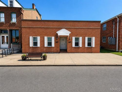 305 Rue Saint Francois St, Florissant, MO, 63031-5015 | Card Image