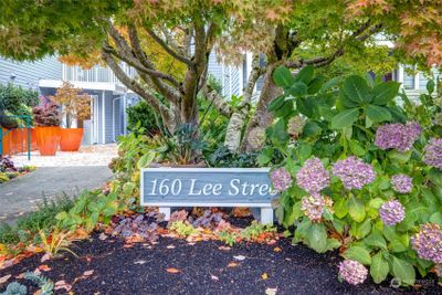 Welcome to the top of Queen Anne Hill and the 160 Lee St condominiums! | Image 1