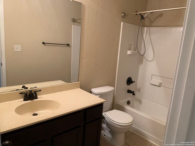 201 Anne Louise Dr, Home with 3 bedrooms, 3 bathrooms and null parking in New Braunfels TX | Image 33