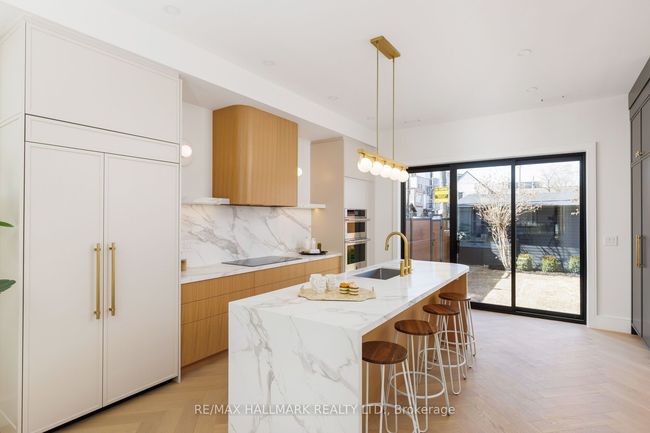 108 Crawford St, House attached with 6 bedrooms, 5 bathrooms and 3 parking in Toronto ON | Image 5