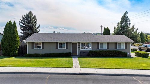 1712 Sw 35th St, Redmond, OR, 97756-7839 | Card Image