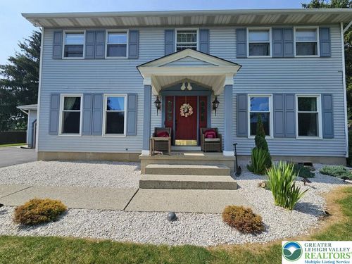 100 Wynnwood Ln E, Forks Twp, PA, 18040-8414 | Card Image