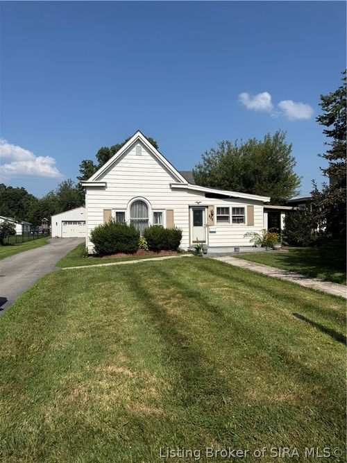 605 Lincoln Blvd, Sellersburg, IN, 47172-1312 | Card Image