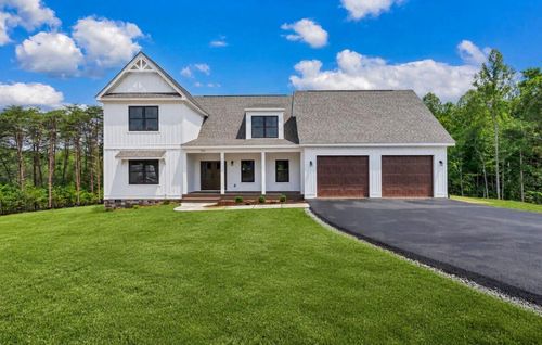 320 Windsor Castle Dr, Moneta, VA, 24121 | Card Image