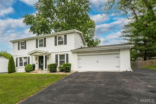 349 Nantucket Dr, Ballwin, MO, 63011-3136 | Card Image