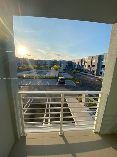 unit-1202-2561 Ne 193rd St, Miami, FL, 33180-3468 | Card Image