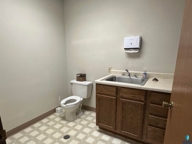 911 Sixth St, Home with 0 bedrooms, 2 bathrooms and null parking in Freeman SD | Image 37