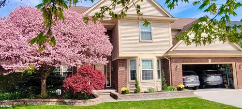 39148 Canterbury Dr, Harrison Township, MI, 48045-6017 | Card Image