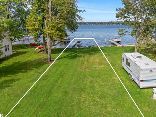 8485 Bay Point Rd, Beulah, MI, 49617-9755 | Card Image