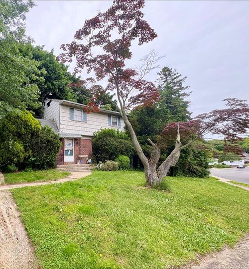 6 E Park Ct, Old Bethpage, NY, 11804-1459 | Card Image