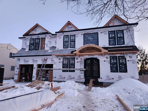 86 Azalea St, Paramus, NJ, 07652-1947 | Card Image