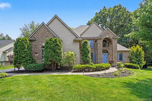 9843 Oak Valley Dr, Clarkston, MI, 48348-4173 | Card Image